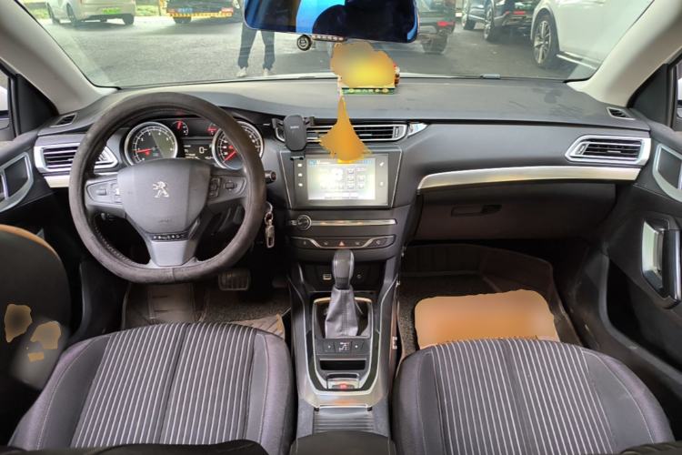Used Peugeot 408 2015 1.2T Automatic Luxury Edition Center Console