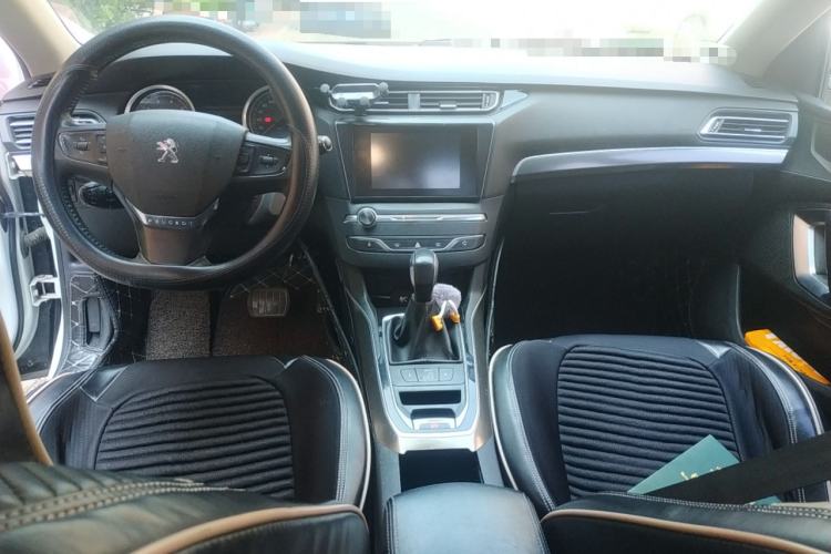 Used Peugeot 408 2015 1.2T Automatic Luxury Edition Center Console