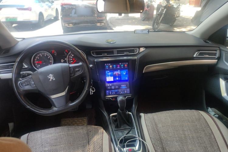 Used Peugeot 408 2015 1.2T Automatic Luxury Edition Center Console
