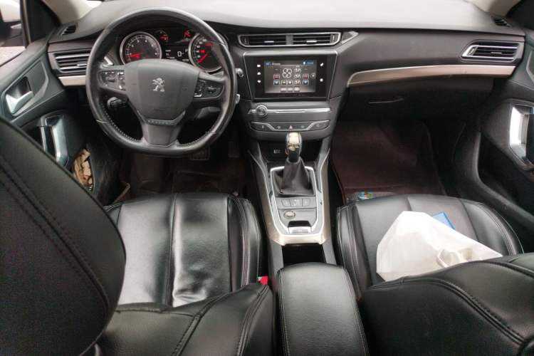 Used Peugeot 408 2015 1.2T Automatic Luxury Edition Center Console