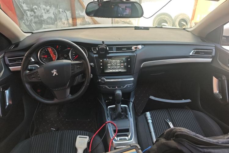 Used Peugeot 408 2015 1.2T Automatic Glory Edition Center Console