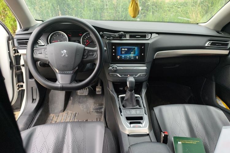 Used Peugeot 408 2015 1.2T Automatic Luxury Edition Center Console