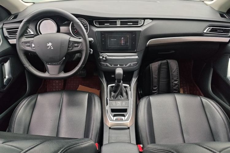 Used Peugeot 408 2015 1.2T Automatic Luxury Edition Center Console