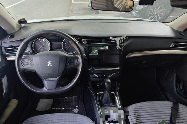 Used Peugeot 408 2015 1.2T Automatic Luxury Edition Center Console