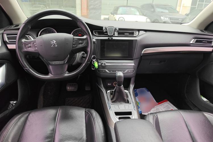 Used Peugeot 408 2015 1.2T Automatic Luxury Edition Center Console