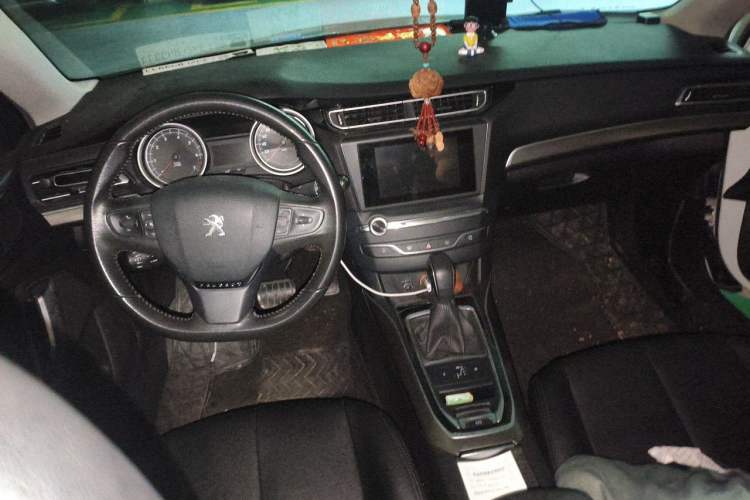 Used Peugeot 408 2015 1.2T Automatic Luxury Edition Center Console
