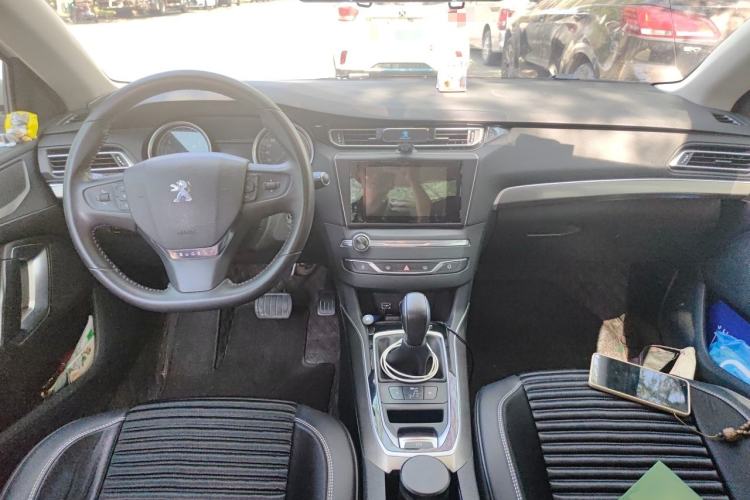 Used Peugeot 408 2015 1.2T Automatic Luxury Edition Center Console