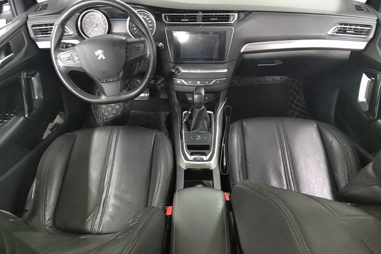 Used Peugeot 408 2015 1.2T Automatic Luxury Edition Center Console
