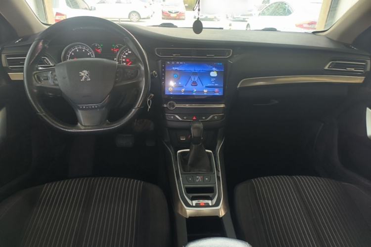 Used Peugeot 408 2015 1.2T Automatic Luxury Edition Center Console