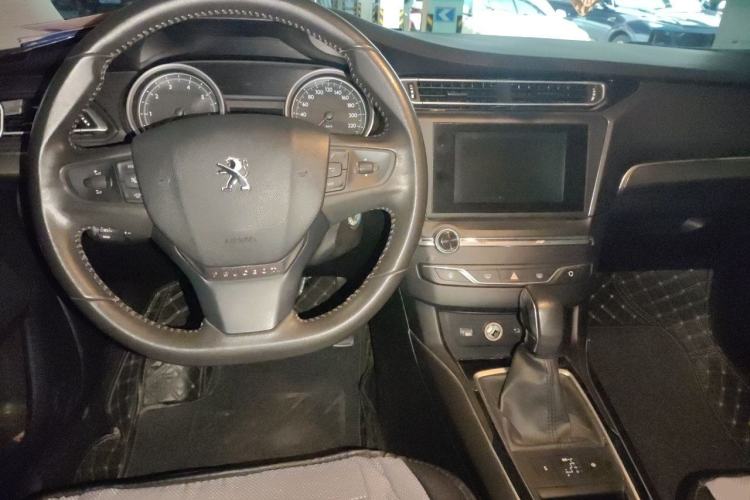 Used Peugeot 408 2015 1.2T Automatic Luxury Edition Center Console