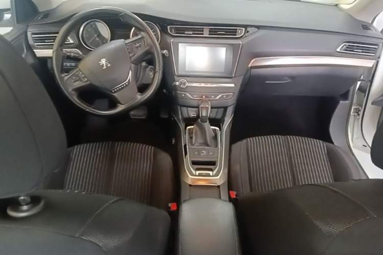Used Peugeot 408 2015 1.2T Automatic Luxury Edition Center Console
