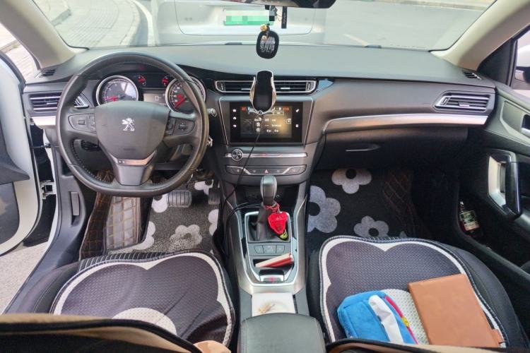Used Peugeot 408 2015 1.2T Automatic Luxury Edition Center Console