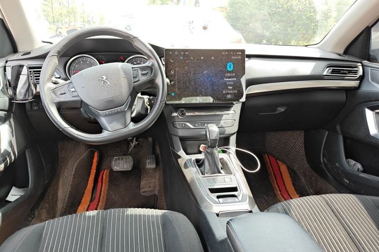 Used Peugeot 408 2015 1.2T Automatic Luxury Edition Center Console