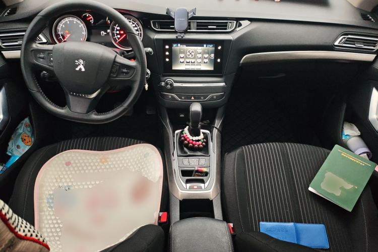Used Peugeot 408 2015 1.2T Automatic Luxury Edition Center Console