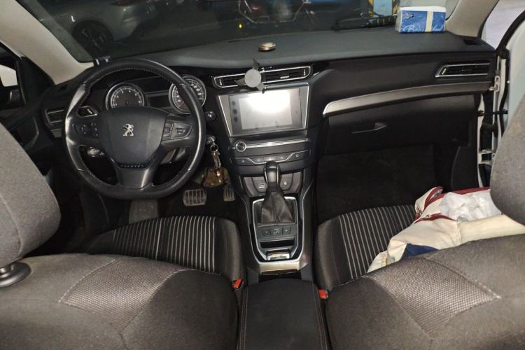 Used Peugeot 408 2015 1.2T Automatic Luxury Edition Center Console