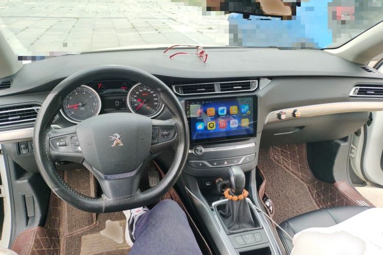 Used Peugeot 408 2015 1.2T Automatic Luxury Edition Center Console