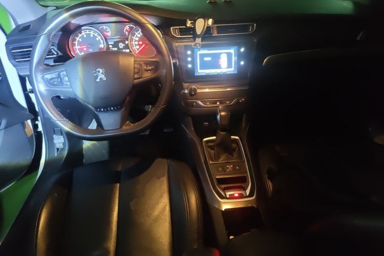 Used Peugeot 408 2015 1.2T Automatic Luxury Edition Center Console