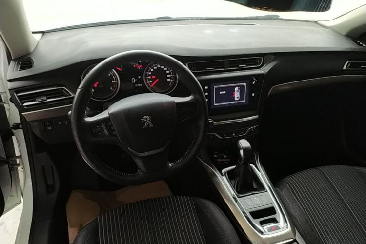 Used Peugeot 408 2015 1.2T Automatic Luxury Edition Center Console