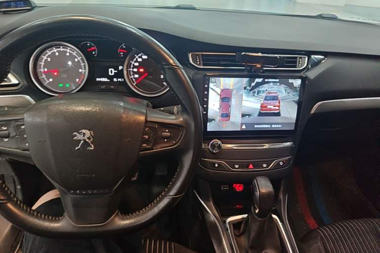 Used Peugeot 408 2015 1.2T Automatic Luxury Edition Center Console