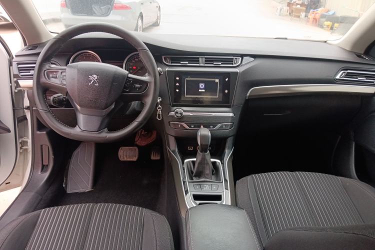 Used Peugeot 408 2015 1.2T Automatic Luxury Edition Center Console