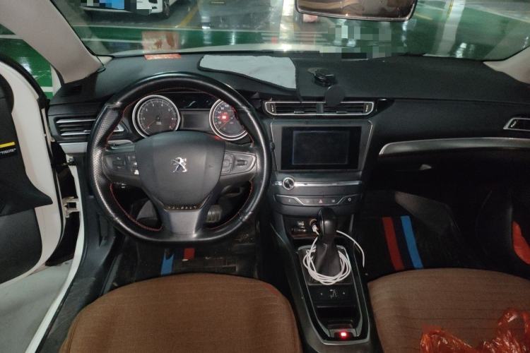 Used Peugeot 408 2015 1.2T Automatic Luxury Edition Center Console