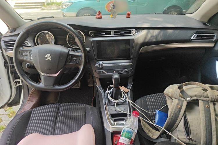 Used Peugeot 408 2015 1.2T Automatic Luxury Edition Center Console