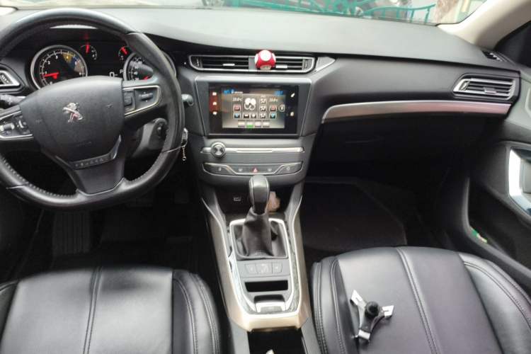 Used Peugeot 408 2015 1.2T Automatic Luxury Edition Center Console