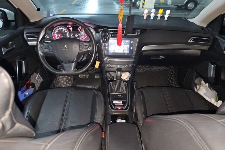 Used Peugeot 408 2015 1.2T Automatic Luxury Edition Center Console