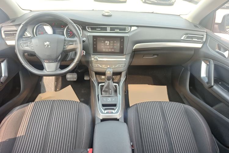 Used Peugeot 408 2015 1.2T Automatic Glory Edition Center Console