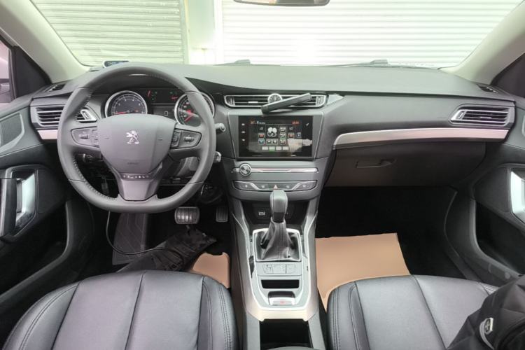 Used Peugeot 408 2015 1.2T Automatic Luxury Edition Center Console