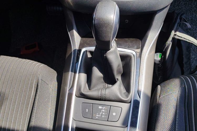 Used Peugeot 408 2015 1.2T Automatic Luxury Edition Center Console