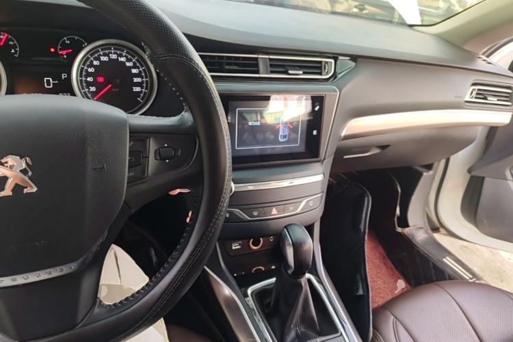 Used Peugeot 408 2015 1.2T Automatic Luxury Edition Center Console