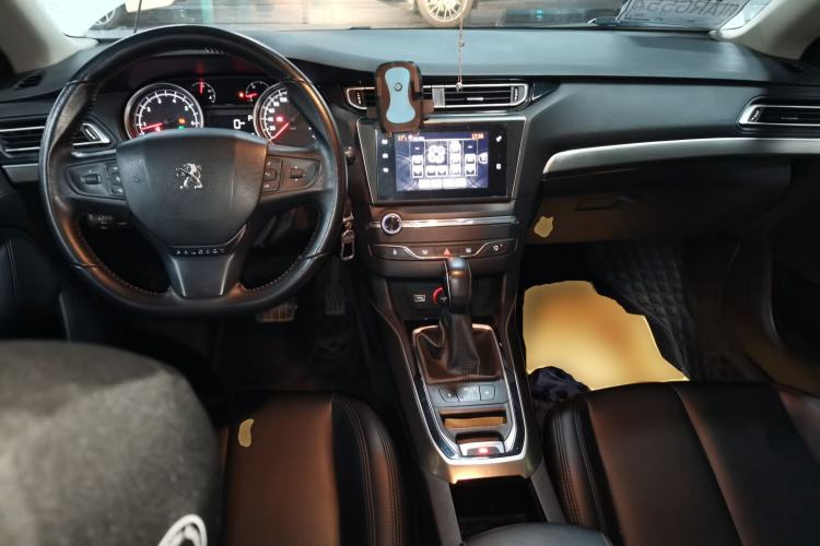 Used Peugeot 408 2015 1.2T Automatic Luxury Edition Center Console