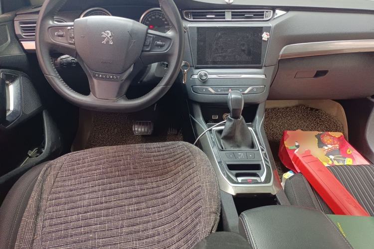 Used Peugeot 408 2015 1.2T Automatic Luxury Edition Center Console