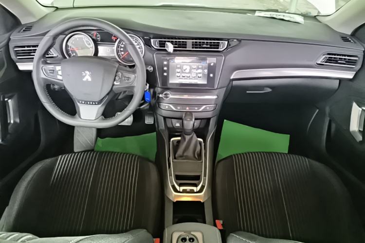 Used Peugeot 408 2015 1.2T Automatic Glory Edition Center Console