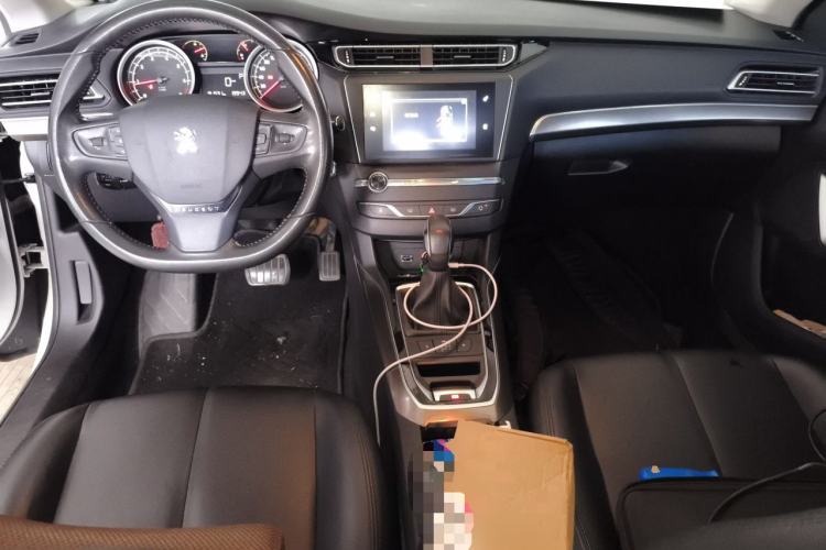 Used Peugeot 408 2015 1.2T Automatic Luxury Edition Center Console