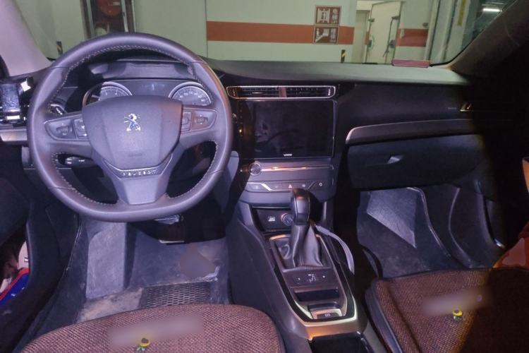 Used Peugeot 408 2015 1.2T Automatic Luxury Edition Center Console