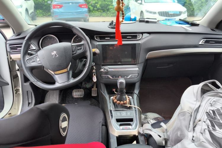 Used Peugeot 408 2015 1.2T Automatic Luxury Edition Center Console