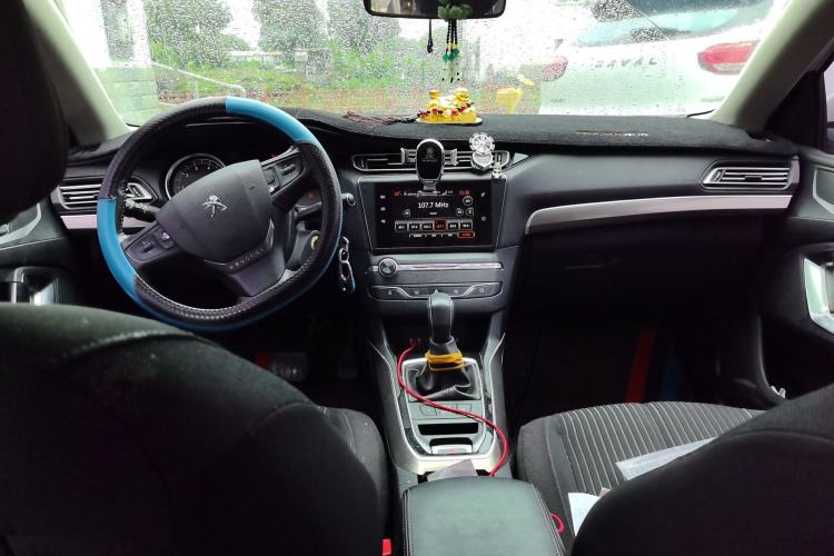 Used Peugeot 408 2015 1.2T Automatic Luxury Edition Center Console