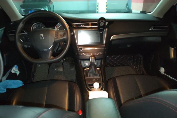 Used Peugeot 408 2015 1.2T Automatic Luxury Edition Center Console