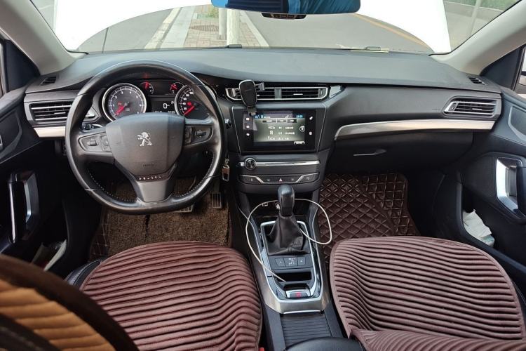 Used Peugeot 408 2015 1.2T Automatic Luxury Edition Center Console