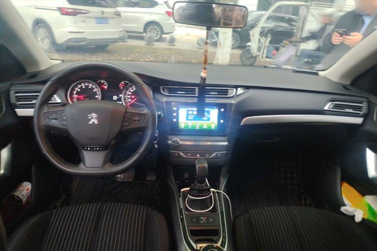 Used Peugeot 408 2015 1.2T Automatic Luxury Edition Center Console