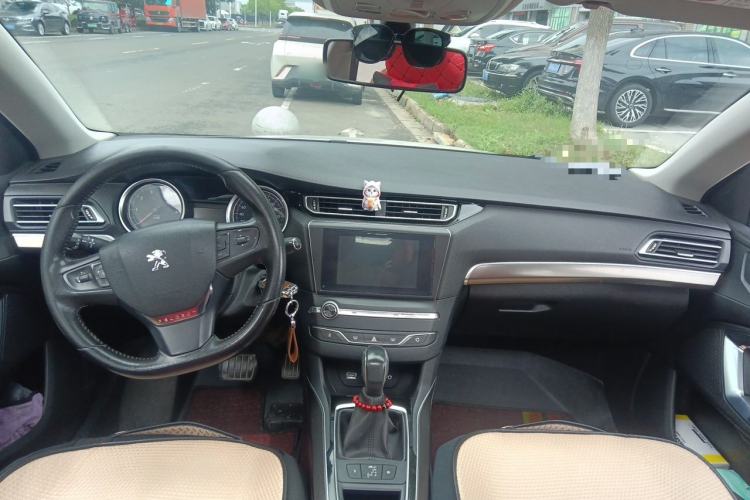 Used Peugeot 408 2015 1.2T Automatic Luxury Edition Center Console