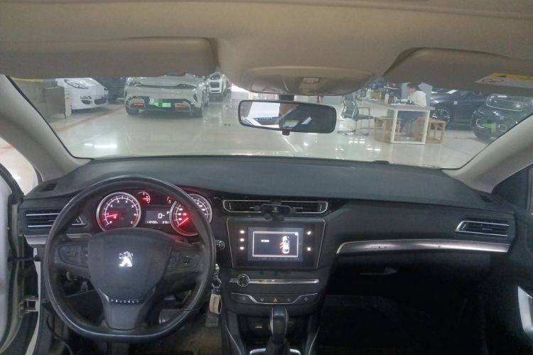 Used Peugeot 408 2015 1.2T Automatic Luxury Edition Center Console
