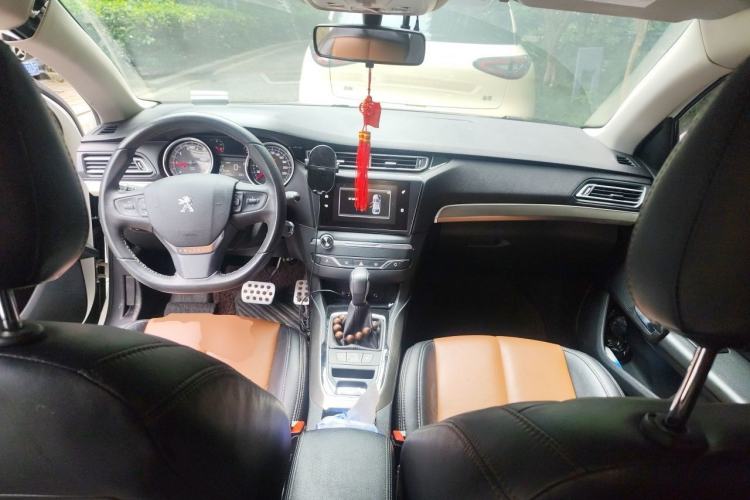 Used Peugeot 408 2015 1.2T Automatic Luxury Edition Center Console