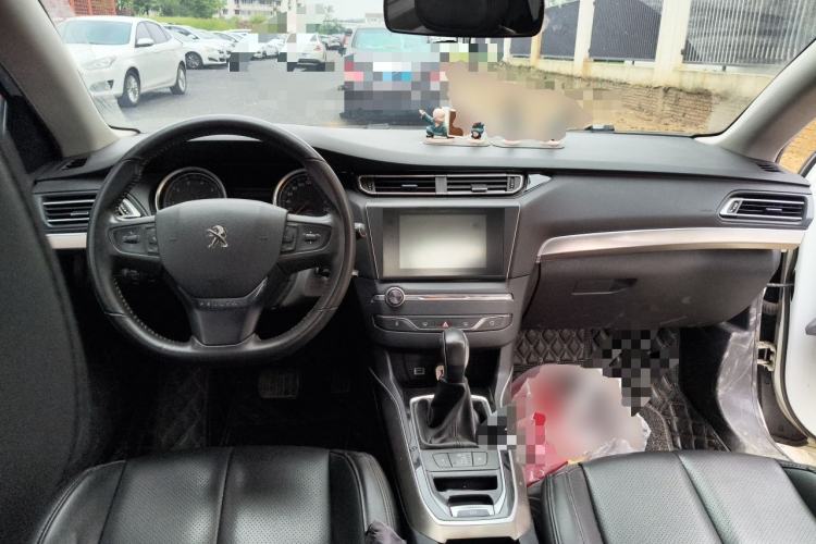 Used Peugeot 408 2015 1.2T Automatic Luxury Edition Center Console