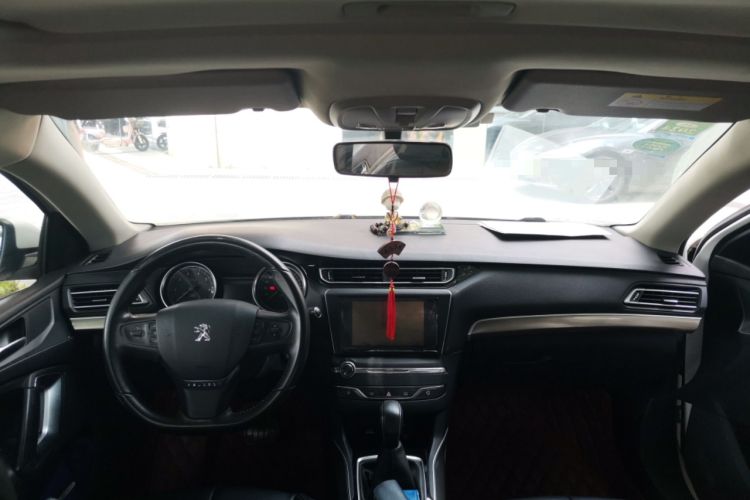 Used Peugeot 408 2015 1.2T Automatic Luxury Edition Center Console