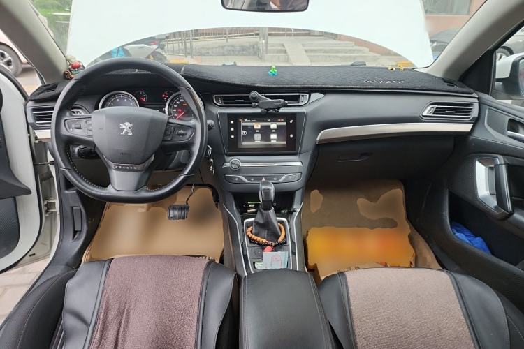 Used Peugeot 408 2015 1.2T Automatic Luxury Edition Center Console