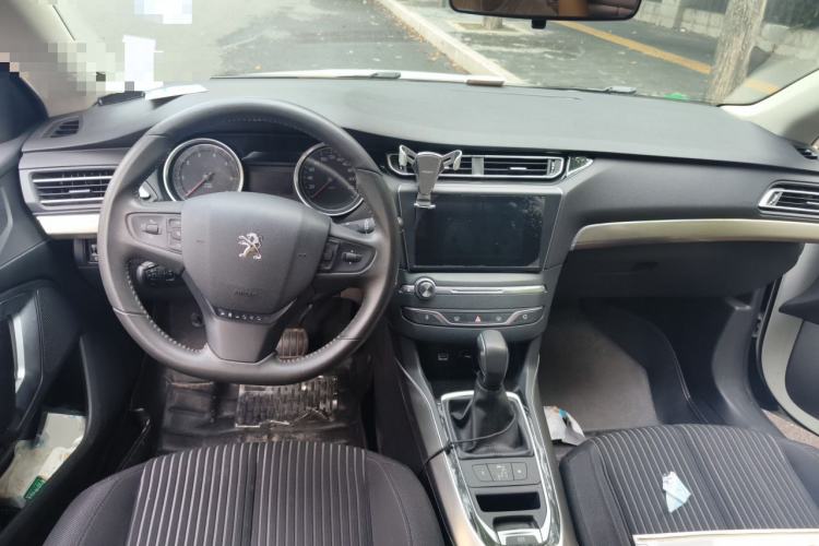 Used Peugeot 408 2015 1.2T Automatic Luxury Edition Center Console