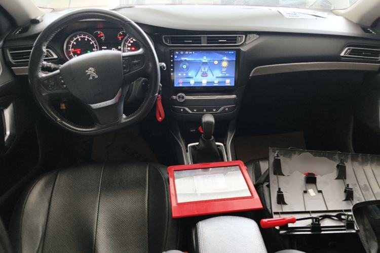 Used Peugeot 408 2015 1.2T Automatic Luxury Edition Center Console